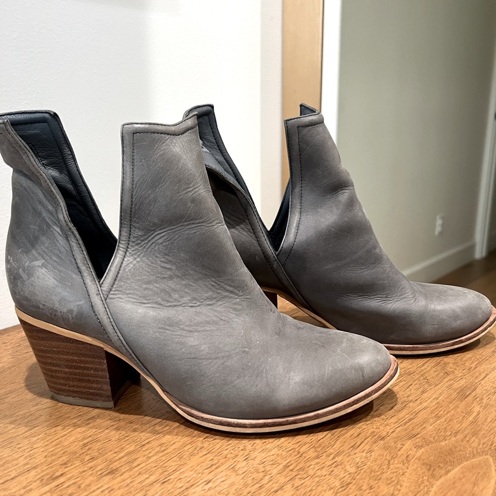 Jo Mercer leather booties in slate. Gorgeous!